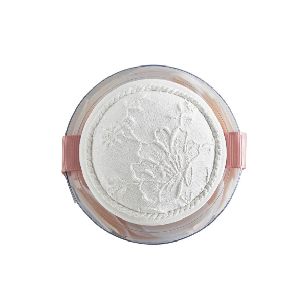 Scatola con petali di sapone a forma di cuore