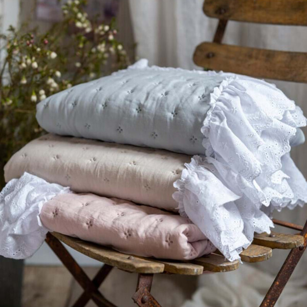 Trapunta matrimoniale rosa con gale in sangallo - Blanc Mariclò